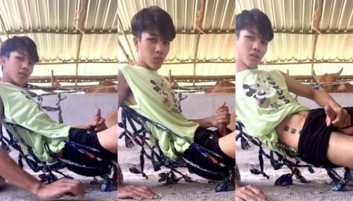 เอสคูณสองมาชักว่าวในคอกวัว ดูเหมือนพี่วัวจะแอบมอง น้ำแตกโชว์เลยครับ เงี่ยนควยมากเลย