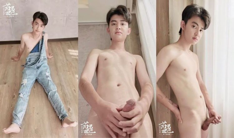 น้องสิงโตนายแบบวัยรุ่นหน้าตาบ้องแบ๊ว หน้าใสผิวเนียนมาถ่ายแบบเสียวกับบลูเมน เล่นควยจนแข็งก่อน ชักว่าวให้ดูชัด โชว์น้ำแตกฟิวฟิน