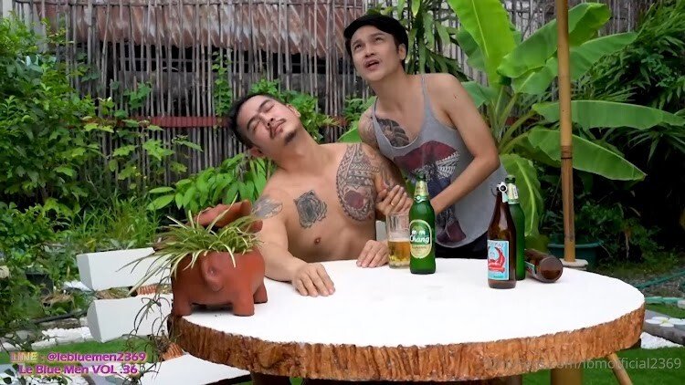 เมาเหล้าหรือจะเท่าเมารัก ลุงหนุ่ม พิรศักดิ์เมาทุกวัน หลานชายบอลเห็นควยใหญ่ของลุงแล้วเงี่ยนเลยลักหลับ ลุงโมโหเลยจับเย็ดติดใจเพราะรูตูดหลานชายฟิตมาก เมาเหล้าหรือจะเท่าเมารัก ลุงหนุ่ม พิรศักดิ์เมาทุกวัน หลานชายบอลเห็นควยใหญ่ของลุงแล้วเงี่ยนเลยลักหลับ ลุงโมโหเลยจับเย็ดติดใจเพราะรูตูดหลานชายฟิตมาก