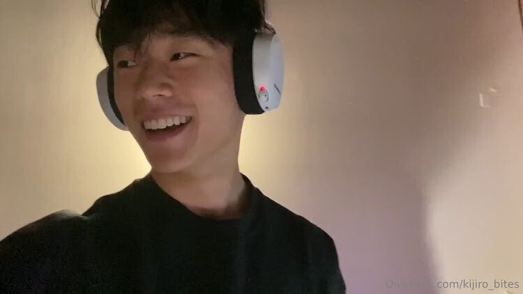 คิจิโร่ อวดPCเครื่องใหม่ของเขาซึ่งจะใช้ตัดต่อคลิปแทนNotebookที่พังไป แน่นอนว่าเขาก็อวดควยของเขาชักว่าวไปด้วย คนหล่อทำอะไรก็ได้ เงี่ยนยังไงก็หล่อ